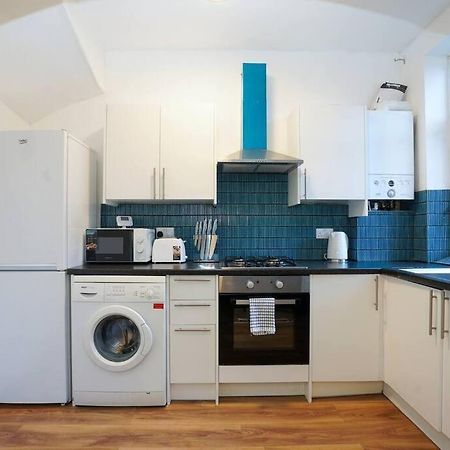 3 Bedroom Home With Free Parking Leeds  Buitenkant foto