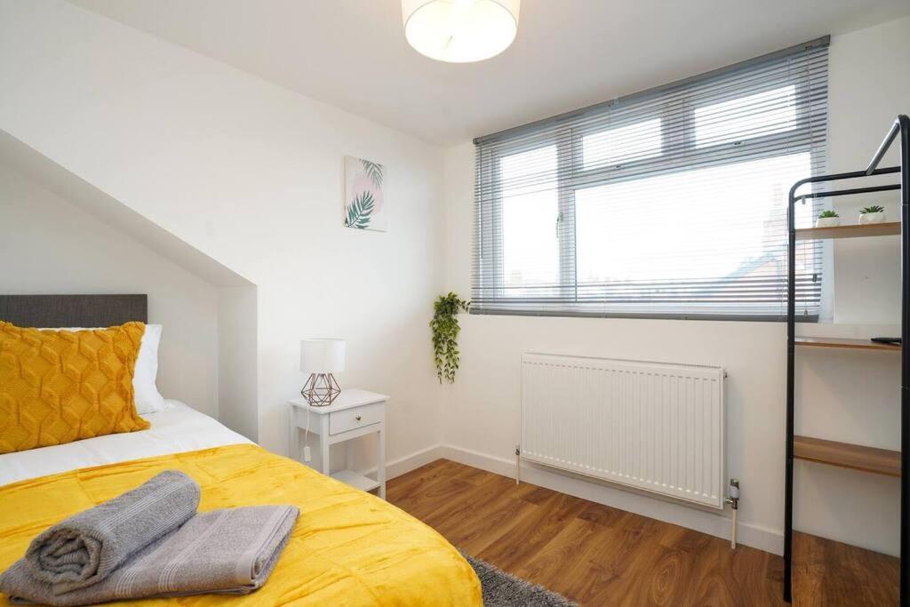 3 Bedroom Home With Free Parking Leeds  Buitenkant foto
