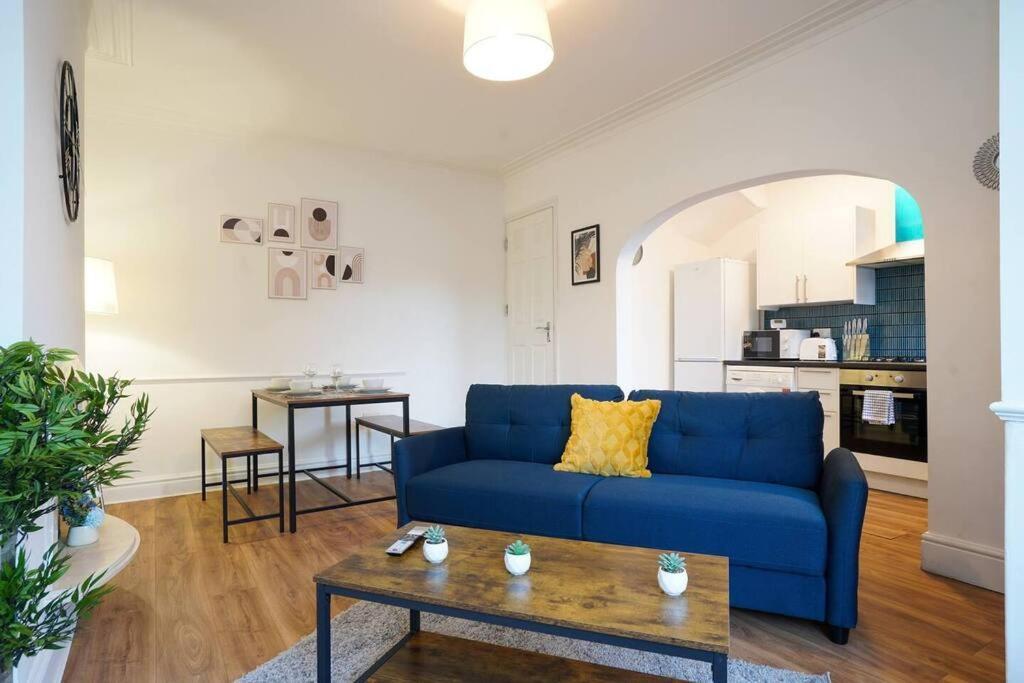 3 Bedroom Home With Free Parking Leeds  Buitenkant foto