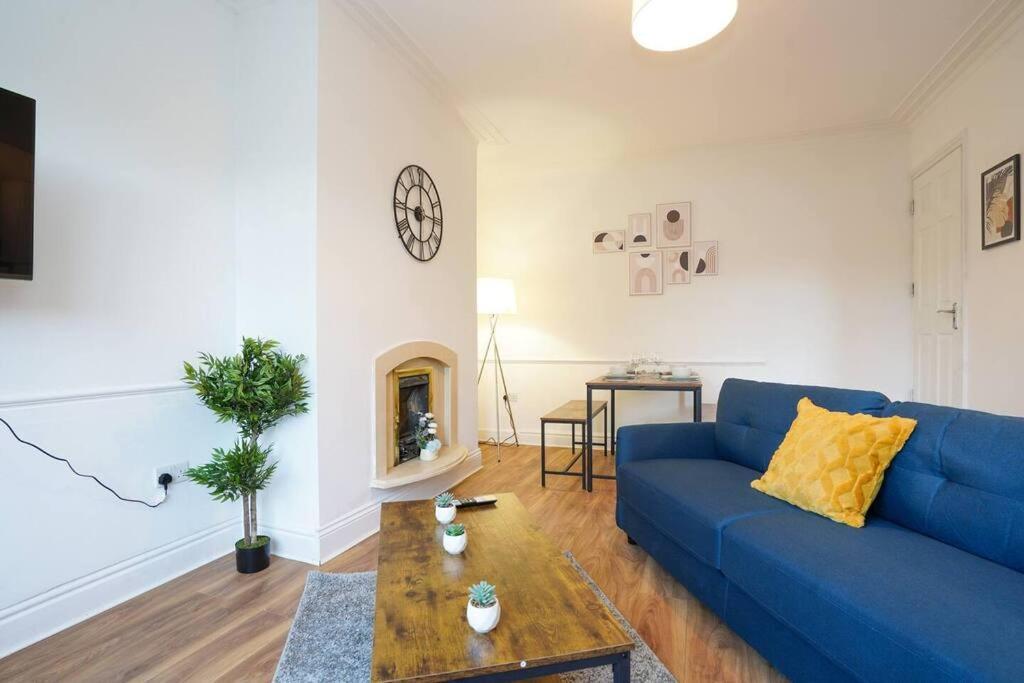 3 Bedroom Home With Free Parking Leeds  Buitenkant foto
