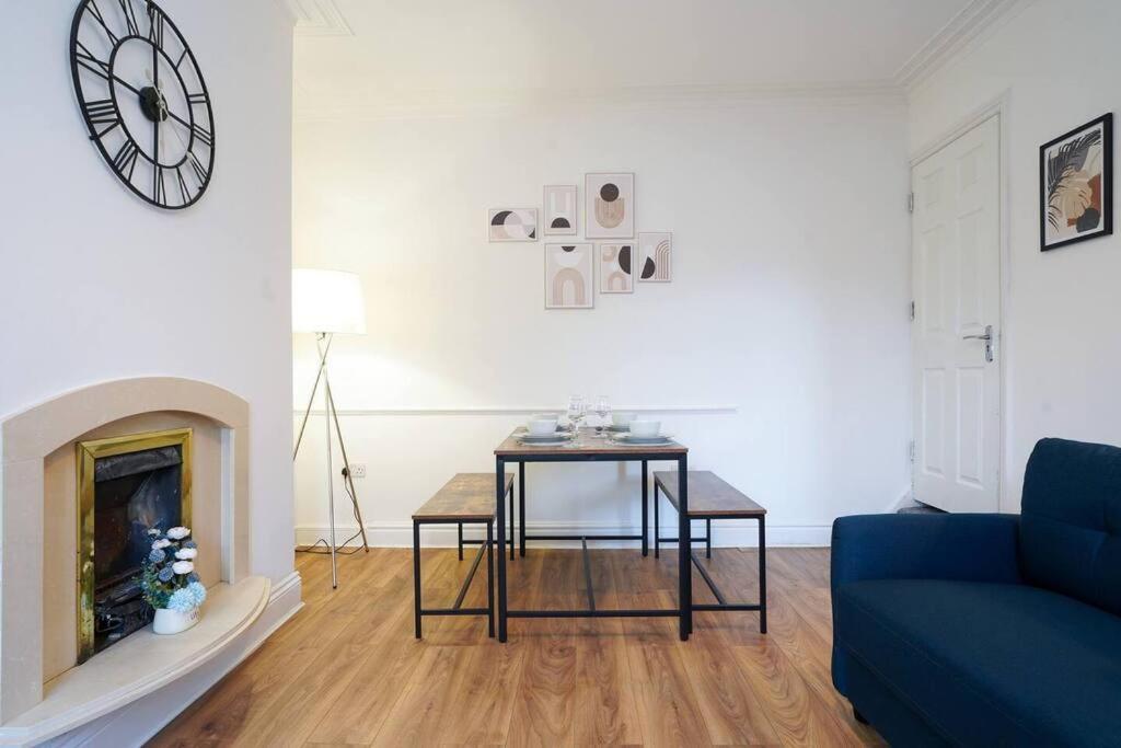 3 Bedroom Home With Free Parking Leeds  Buitenkant foto