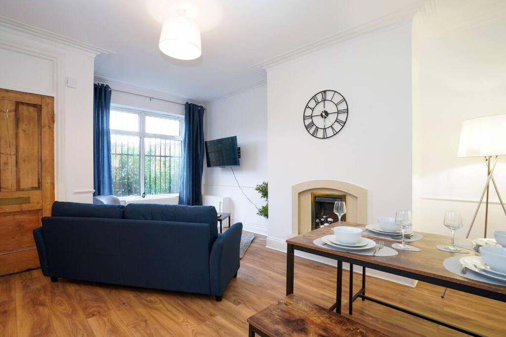 3 Bedroom Home With Free Parking Leeds  Buitenkant foto